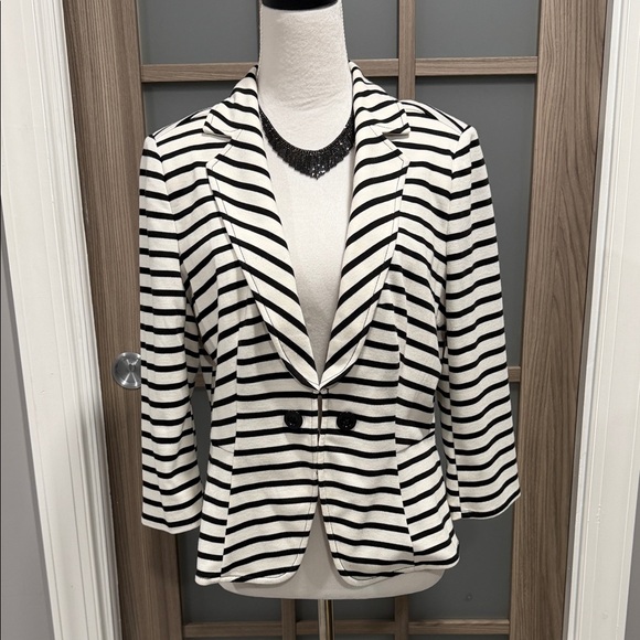 White House Black Market Striped Blazer in Black and White - Picture 6 of 6